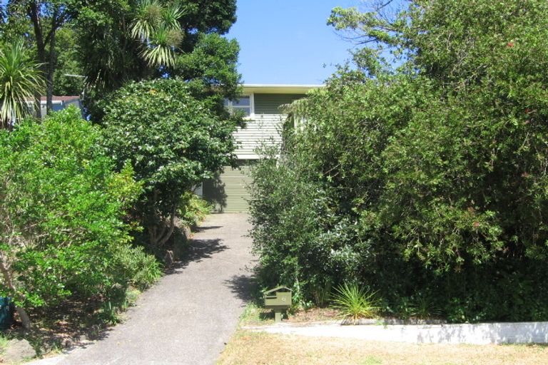 Photo of property in 6 Bryers Place, Bayview, Auckland, 0629