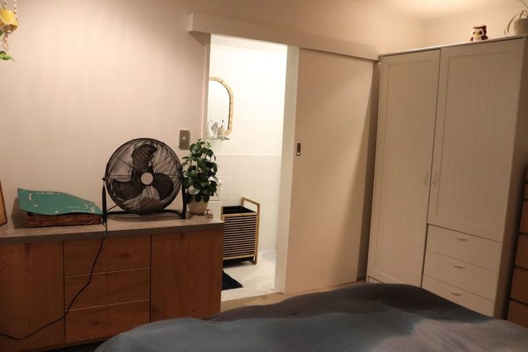 Photo of property in 1/2 Fernlea Rise, Bayview, Auckland, 0629