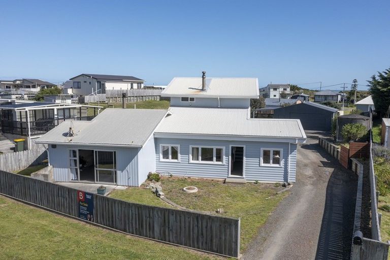 Photo of property in 14 Brown Terrace, Foxton Beach, Foxton, 4815