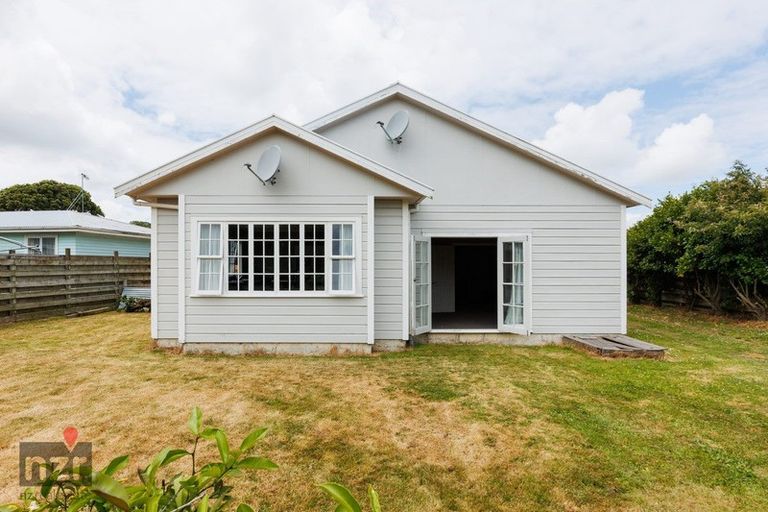 Photo of property in 3 Medway Street, Rongotea, 4476