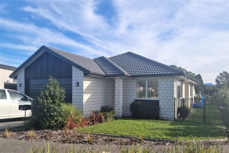 Photo of property in 1 Traverse Lane, Omokoroa, 3114