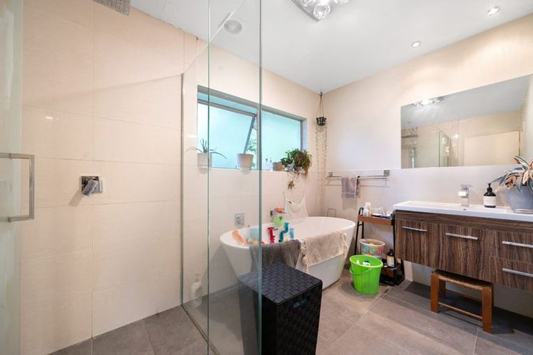 Photo of property in 2/37 Seabrook Avenue, New Lynn, Auckland, 0600