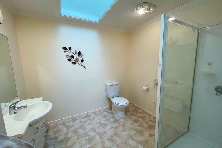 Photo of property in 42 Lakeridge Close, Rangatira Park, Taupo, 3330