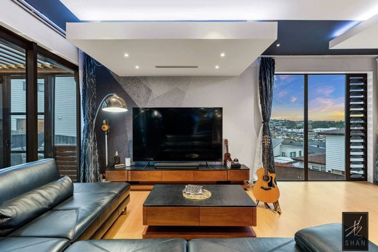 Photo of property in 21 Colliston Rise, Pinehill, Auckland, 0632