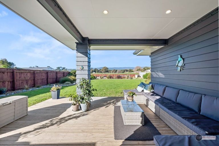 Photo of property in 11 Te Wiremu Lane, Otaki, 5512