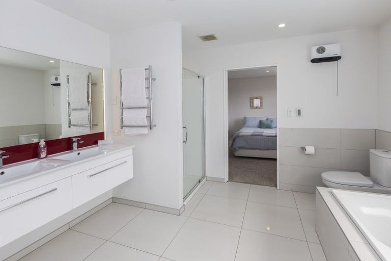 Photo of property in 2 Matisse Place, Burnside, Christchurch, 8053