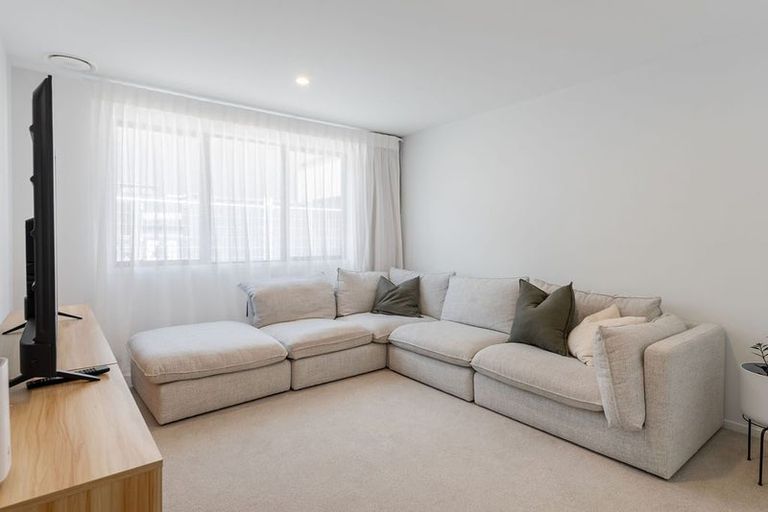 Photo of property in 18 Rushland Road, Jacks Point, 9371