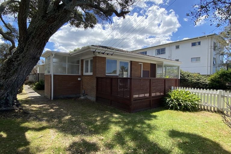 Photo of property in 1/760 Beach Road, Browns Bay, Auckland, 0630