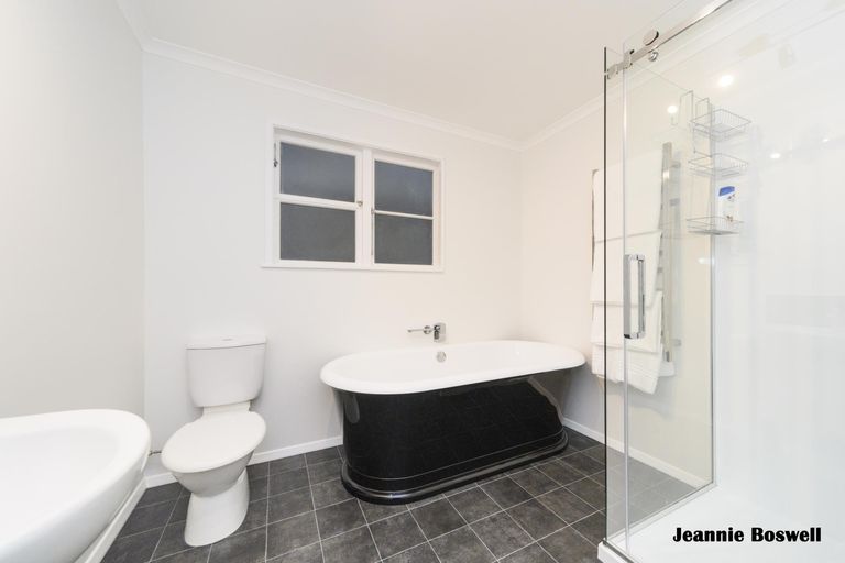 Photo of property in 40 Ruamahanga Crescent, Terrace End, Palmerston North, 4410