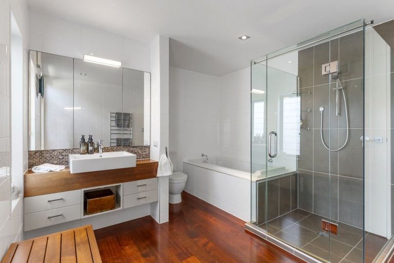 Photo of property in 13 Maritime Terrace, Birkenhead, Auckland, 0626