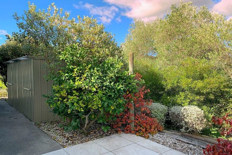 Photo of property in 15 Woodford Heights, Havelock North, 4130