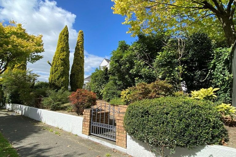 Photo of property in 18 Churchill Avenue, Hokowhitu, Palmerston North, 4410