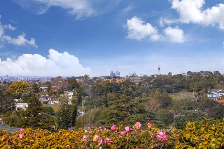 Photo of property in 8 Cashmere Place, Glenfield, Auckland, 0629