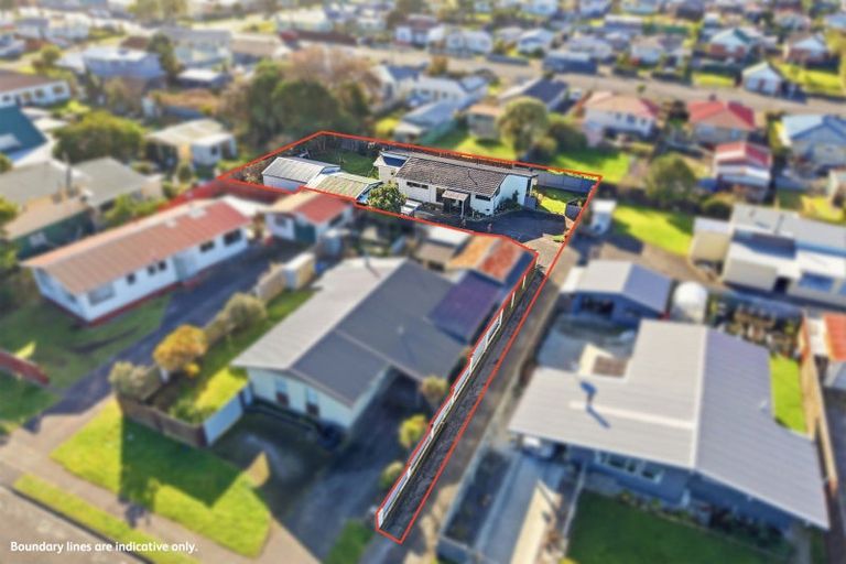 Photo of property in 33 Tongariro Street, Castlecliff, Whanganui, 4501