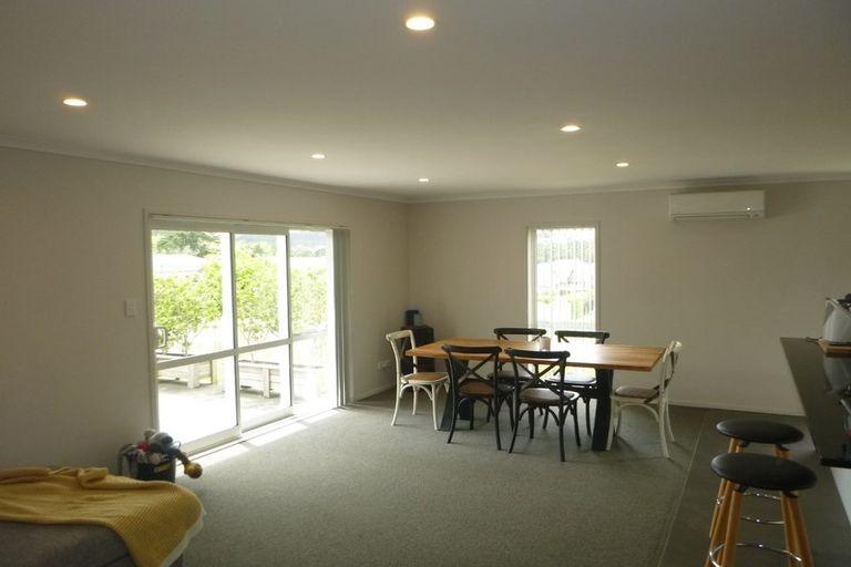 Photo of property in 2 Malbec Place, Huapai, Kumeu, 0810