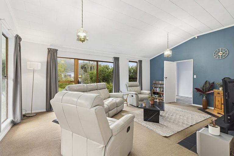Photo of property in 14 Balliol Drive, Tawa, Wellington, 5028