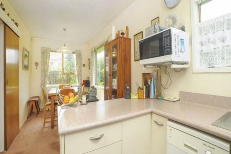 Photo of property in 2/13 Waitaki Street, Henderson, Auckland, 0612