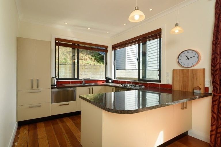 Photo of property in 94 Eden Street, Island Bay, Wellington, 6023