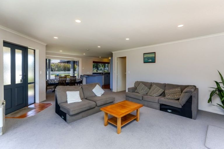 Photo of property in 68 Wairau Road, Oakura, 4314