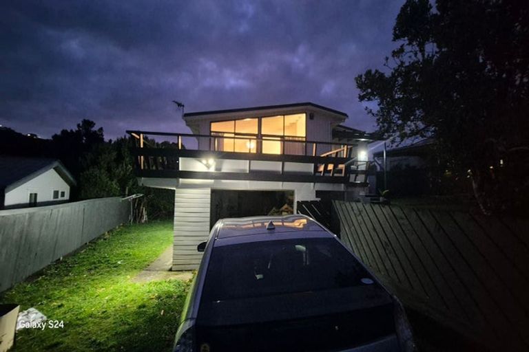 Photo of property in 17 Maple Grove, Maungaraki, Lower Hutt, 5010