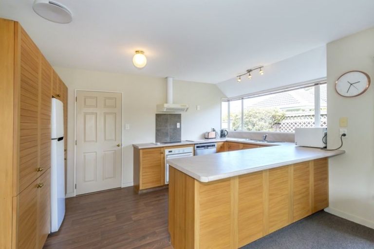 Photo of property in 2/424 Harewood Road, Harewood, Christchurch, 8051