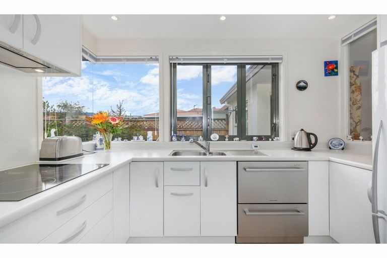 Photo of property in 9 South Street, Petone, Lower Hutt, 5012