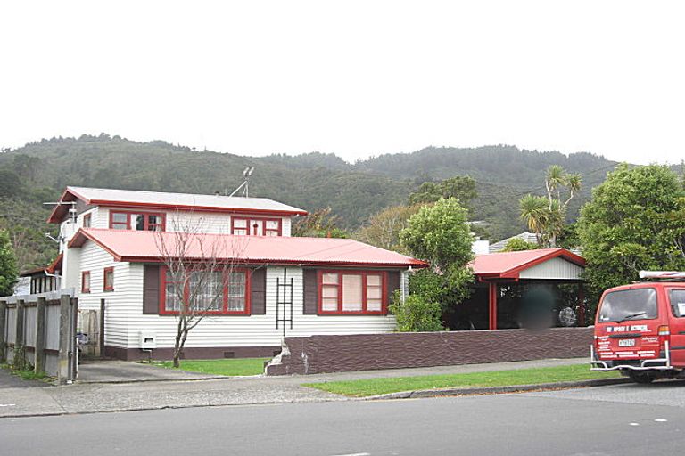 Photo of property in 49 Glen Road, Stokes Valley, Lower Hutt, 5019