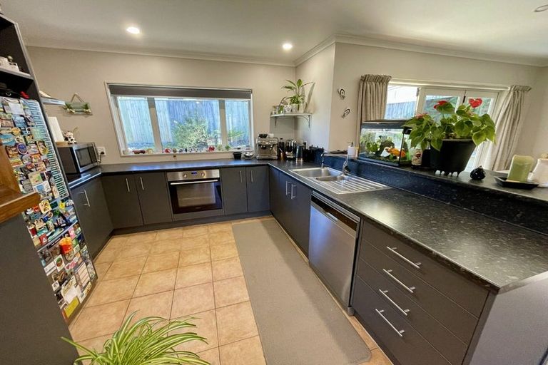 Photo of property in 23 James Nairn Grove, Riverstone Terraces, Upper Hutt, 5018