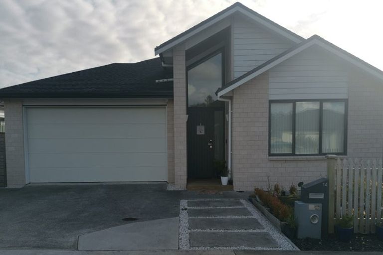Photo of property in 14 Vinistra Road, Kumeu, 0810