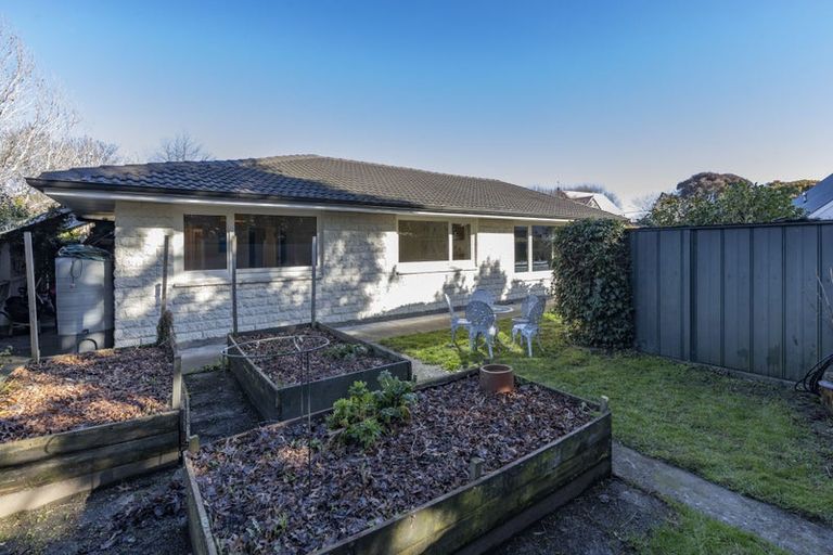 Photo of property in 16 Stormont Place, Avonhead, Christchurch, 8042
