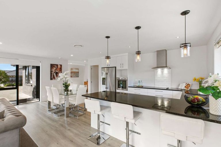 Photo of property in 7 Brian Cowley Place, Tuakau, 2121