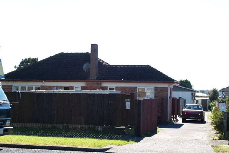 Photo of property in 2/43 Vine Street, Mangere East, Auckland, 2024