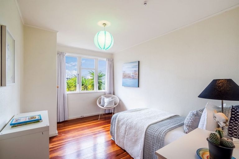 Photo of property in 2 Nutsey Avenue, Northcote, Auckland, 0627