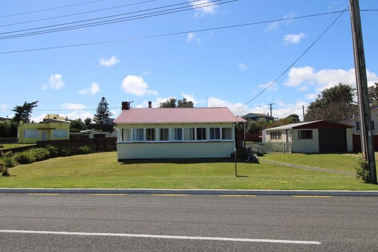 Photo of property in 19 Nash Parade, Foxton Beach, Foxton, 4815