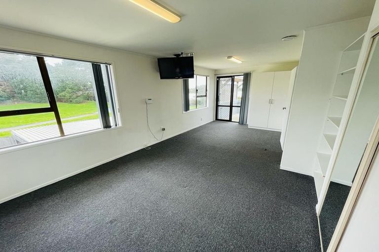 Photo of property in 17 Montego Place, Weymouth, Auckland, 2103