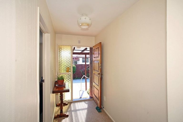 Photo of property in 6 Karnak Crescent, Russley, Christchurch, 8042