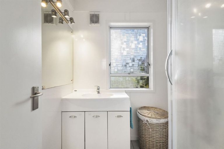 Photo of property in 9/7 Balmain Road, Birkenhead, Auckland, 0626