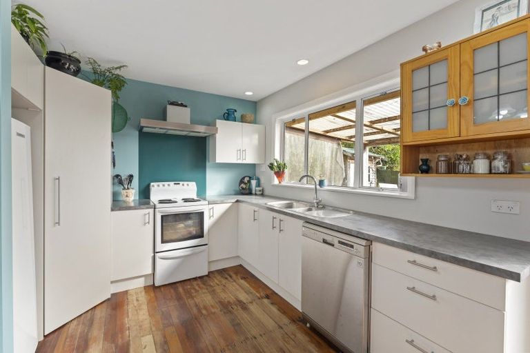 Photo of property in 61 Tiromoana Road, Raumati South, Paraparaumu, 5032