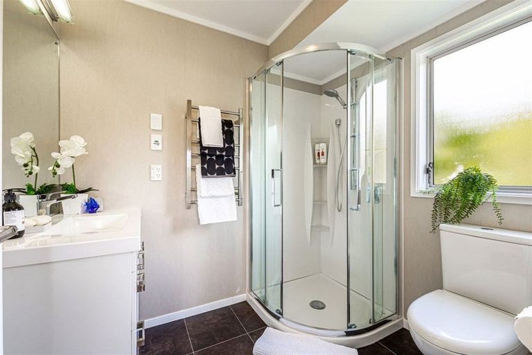 Photo of property in 9 Bayside Drive, Browns Bay, Auckland, 0630