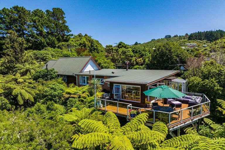 Photo of property in 60 Pomare Road, Tirohanga, Lower Hutt, 5010