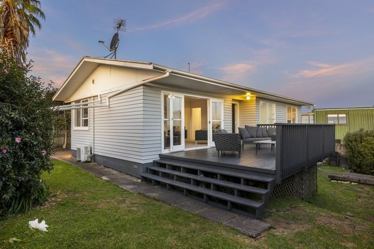 Photo of property in 20 Edgerton Road, Te Atatu Peninsula, Auckland, 0610