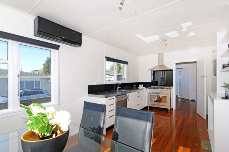 Photo of property in 63 Martin Street, Monaco, Nelson, 7011