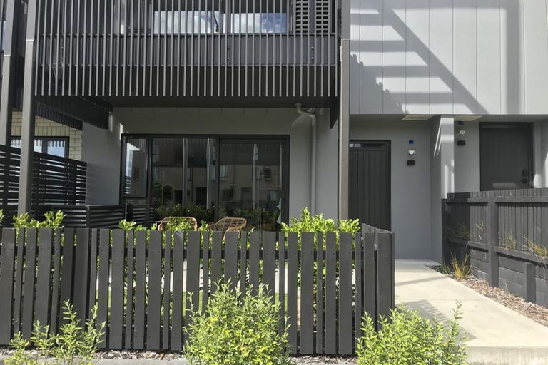 Photo of property in 10/71 Hobsonville Road, Hobsonville, Auckland, 0616