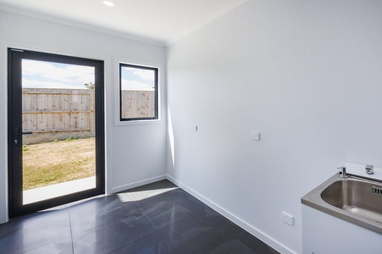 Photo of property in 54 Sardinia Grove, Fitzherbert, Palmerston North, 4410