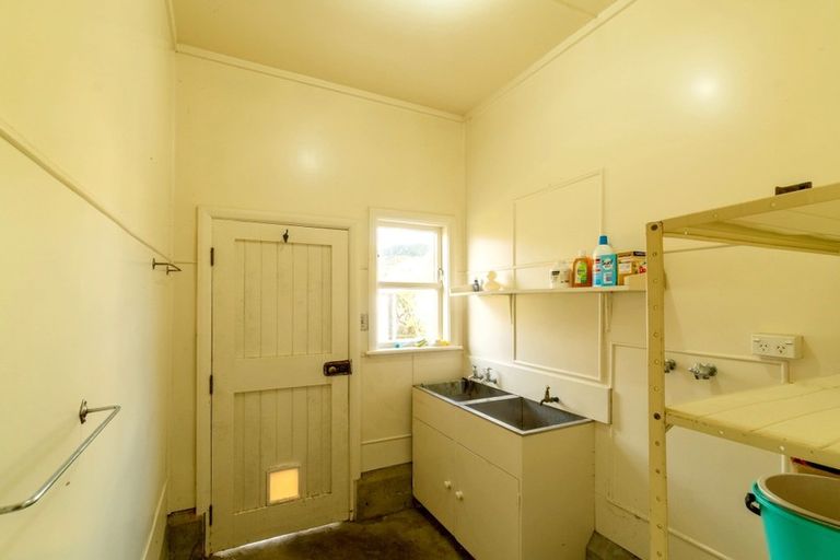 Photo of property in 18 Beauchamp Street, Tawa, Wellington, 5028