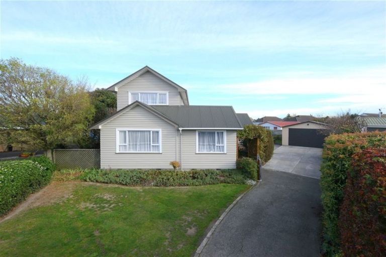 Photo of property in 18 Ngata Place, Hei Hei, Christchurch, 8042
