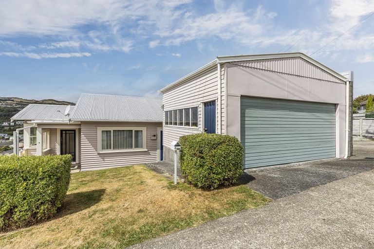 Photo of property in 4 Te Reinga View, Tawa, Wellington, 5028