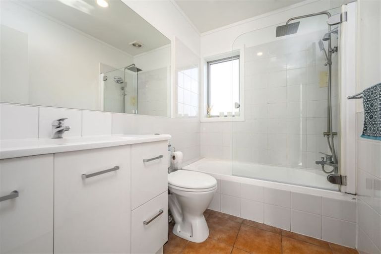 Photo of property in 3/15 Andersons Road, Oteha, Auckland, 0632