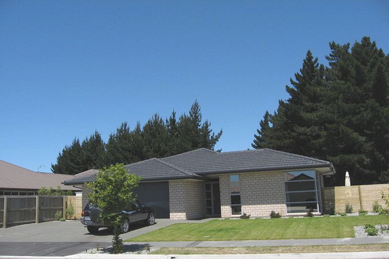 Photo of property in 29 Pohutukawa Crescent, Parklands, Christchurch, 8083