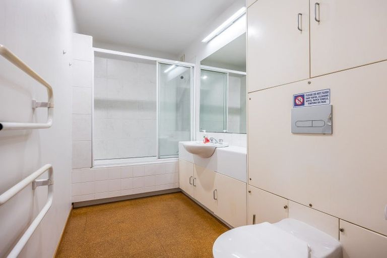 Photo of property in 74 Queen Street, Northcote Point, Auckland, 0627